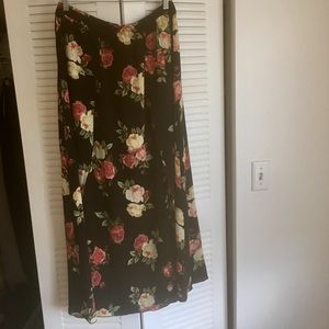 BRAND NEW 2 split floral long skirt